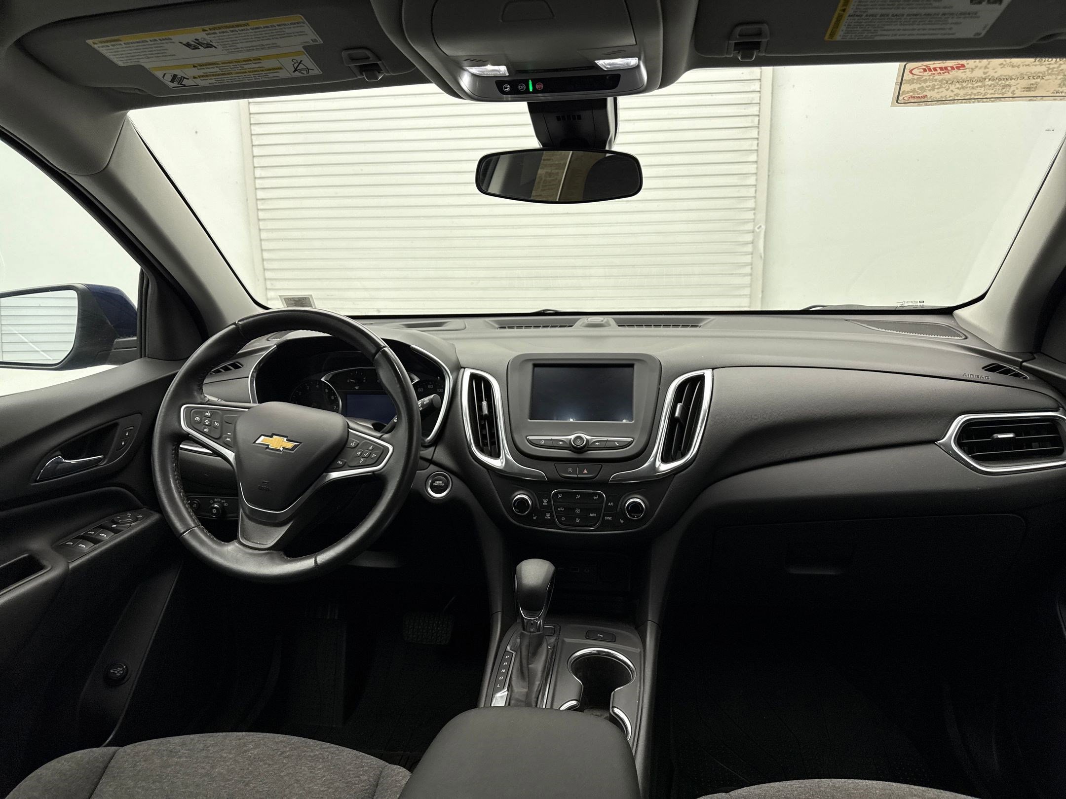 2022 Chevrolet Equinox LT photo 3