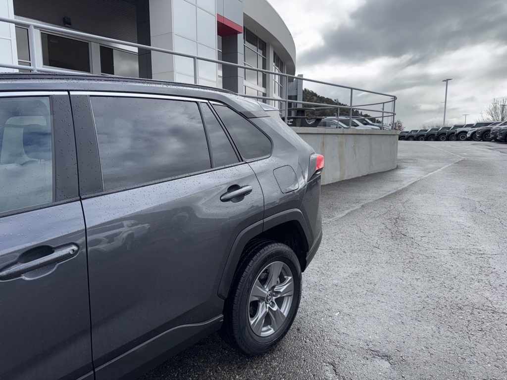 2024 Toyota RAV4 XLE photo 4