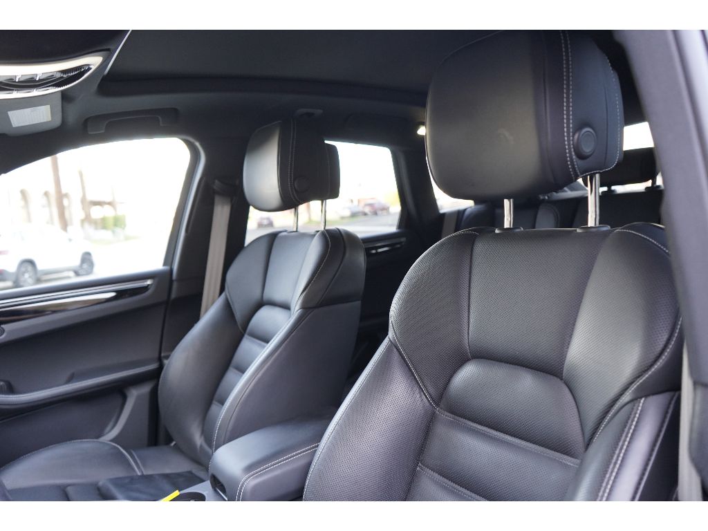 2022 Porsche Macan Base photo 19