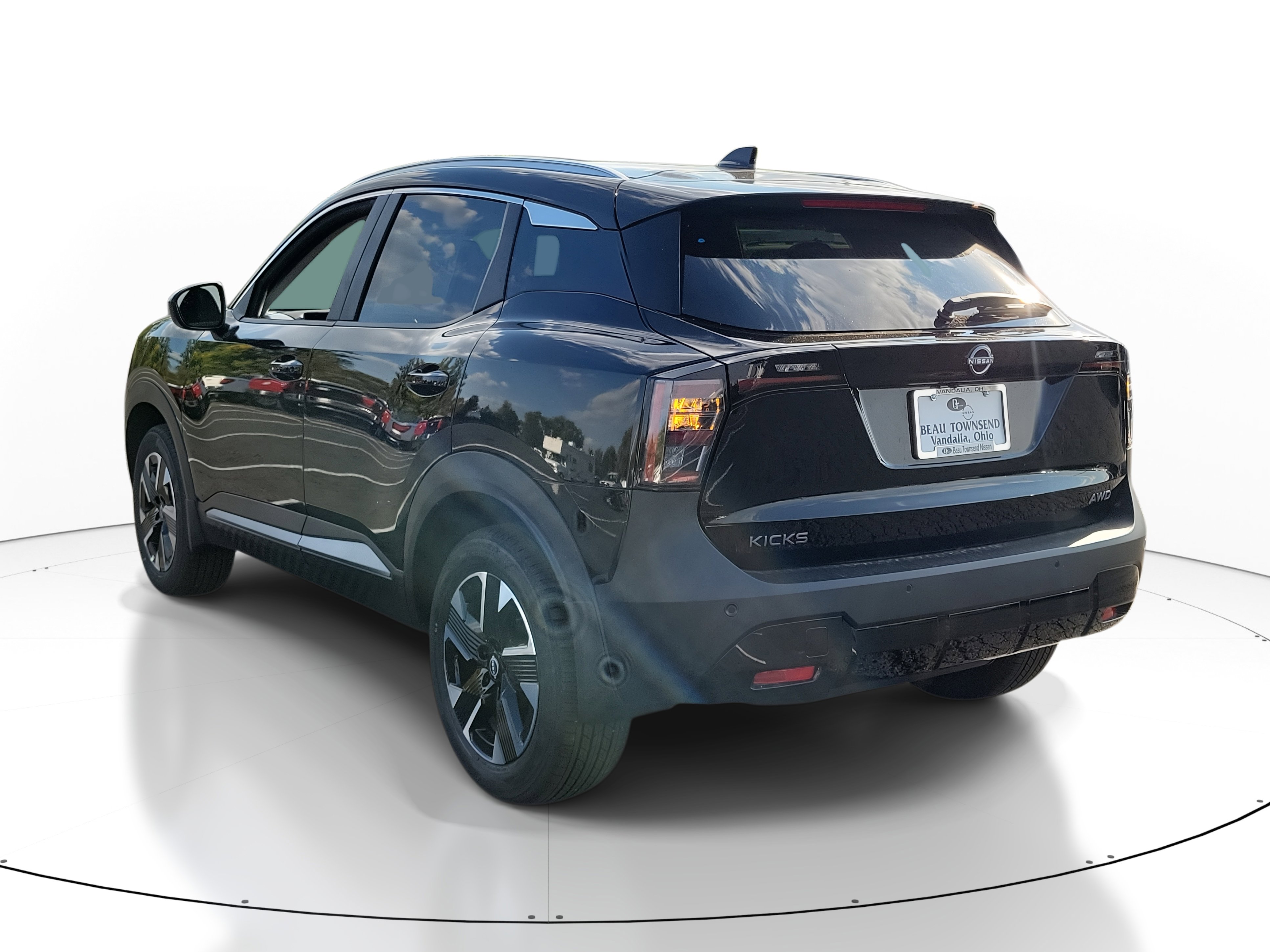 2026 Nissan Kicks SV photo 3