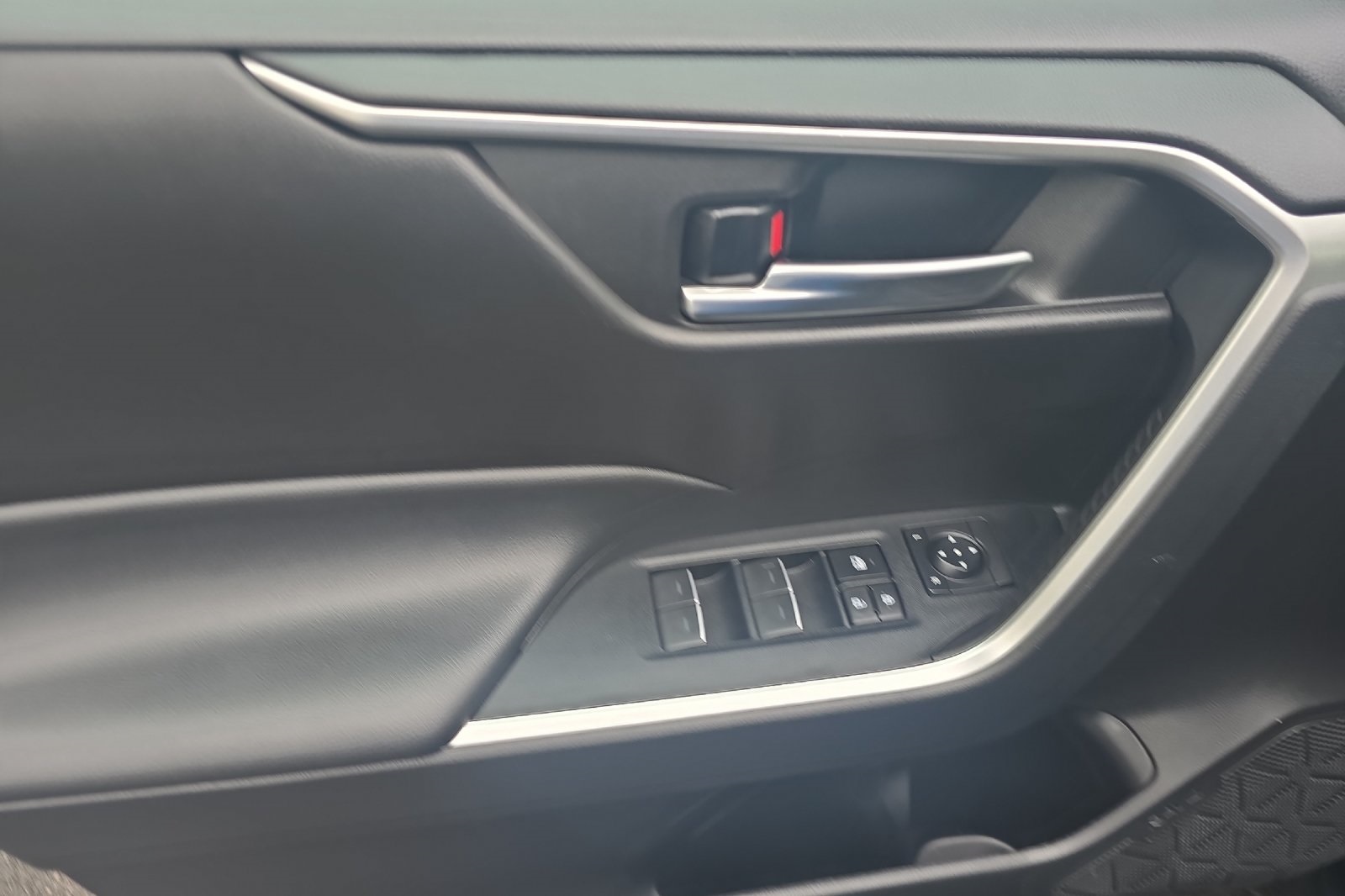 2023 Toyota RAV4 XLE photo 9
