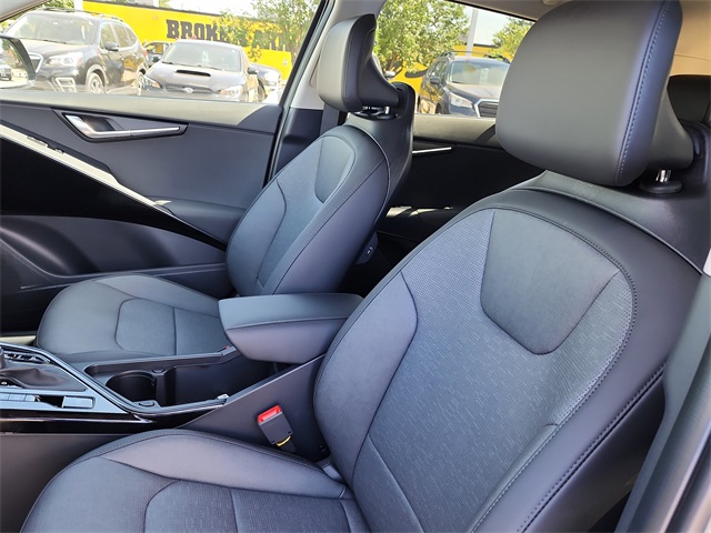 2025 Kia Niro SX Touring photo 13