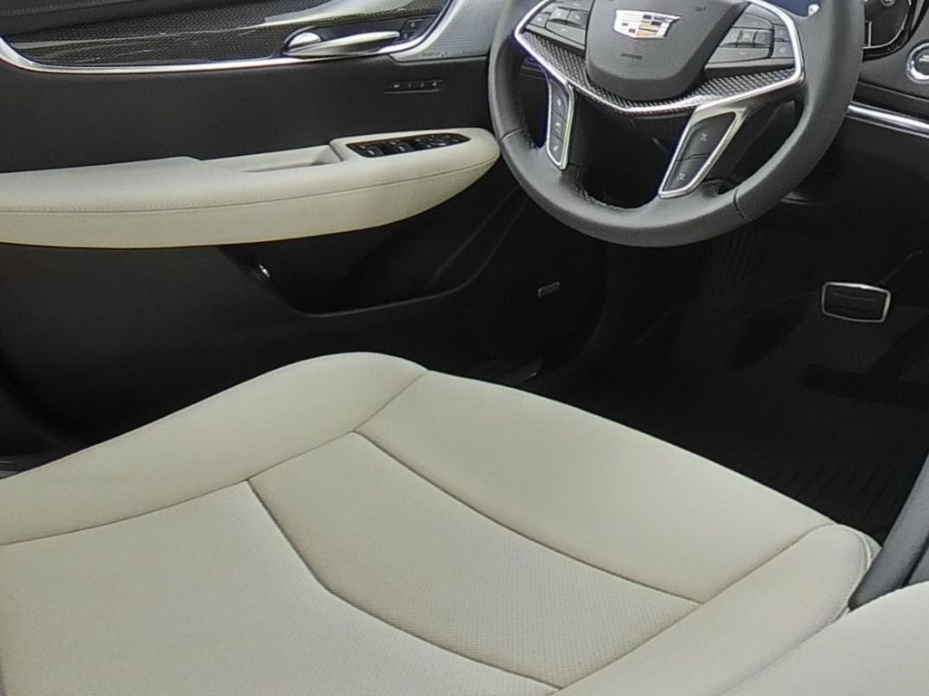 2025 Cadillac XT5 Sport photo 11