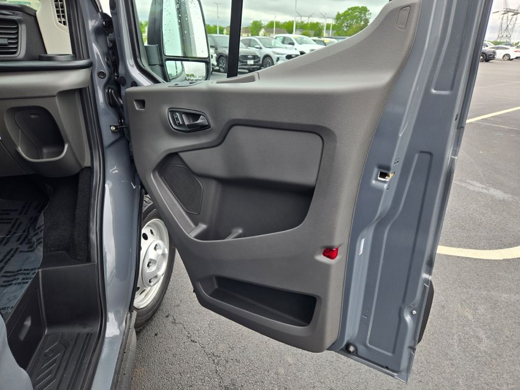 2025 Ford Transit Passenger XLT photo 4