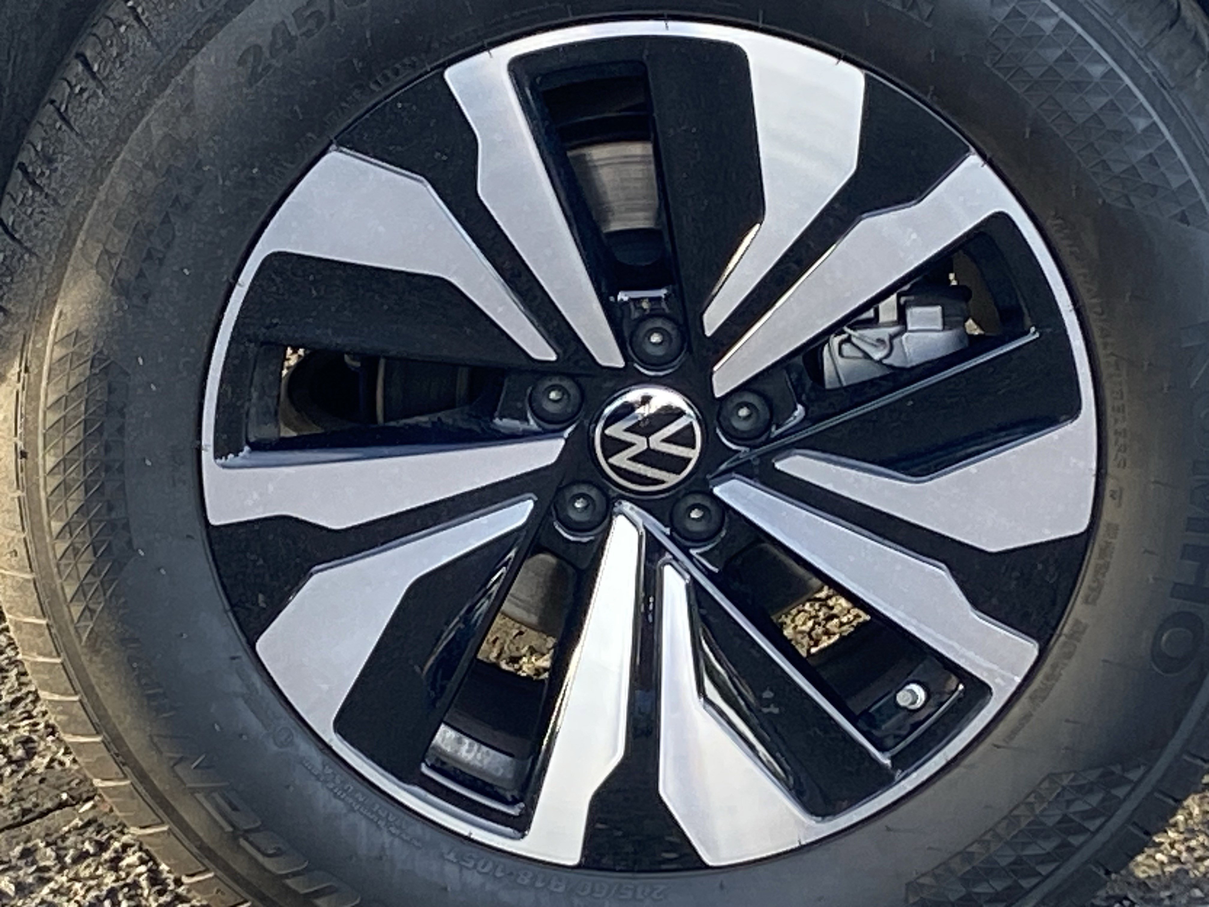 2025 Volkswagen Atlas SE photo 2