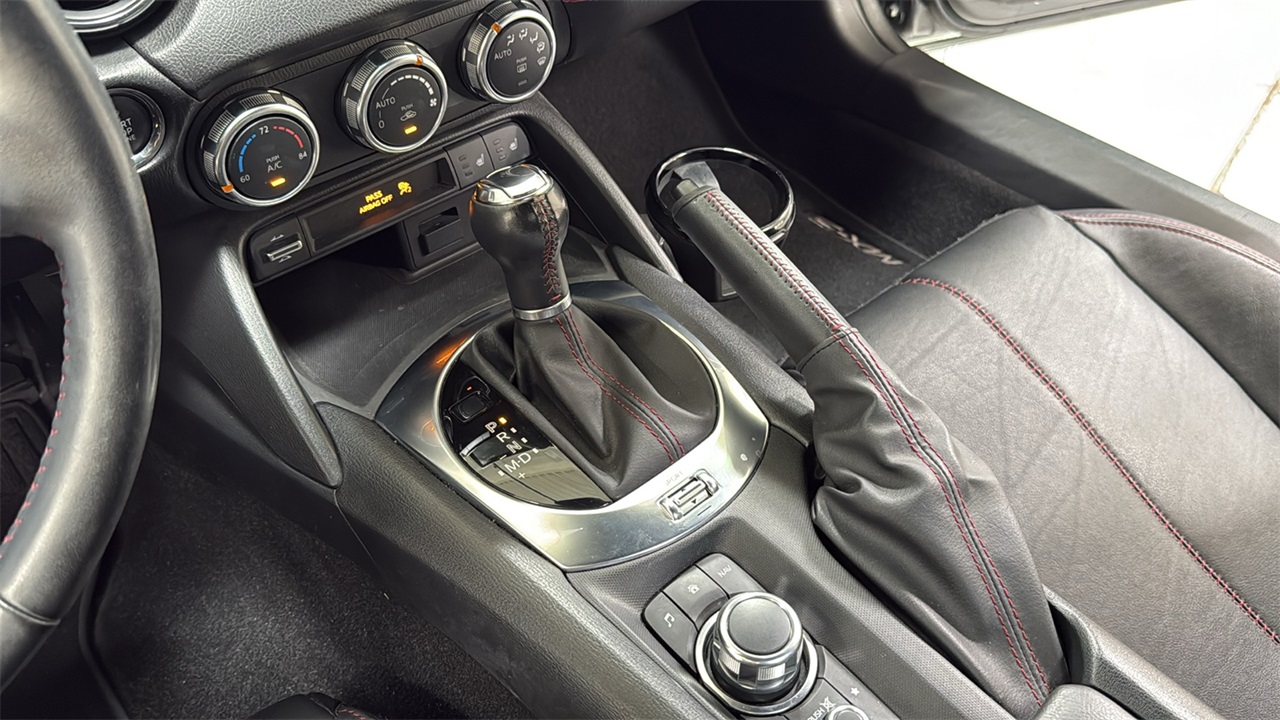 2017 Mazda MX-5 Miata RF Miata Grand Touring photo 11