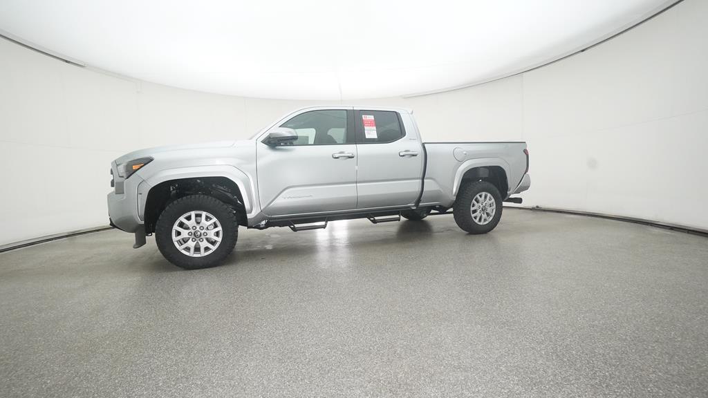 2025 Toyota Tacoma SR5 photo 8