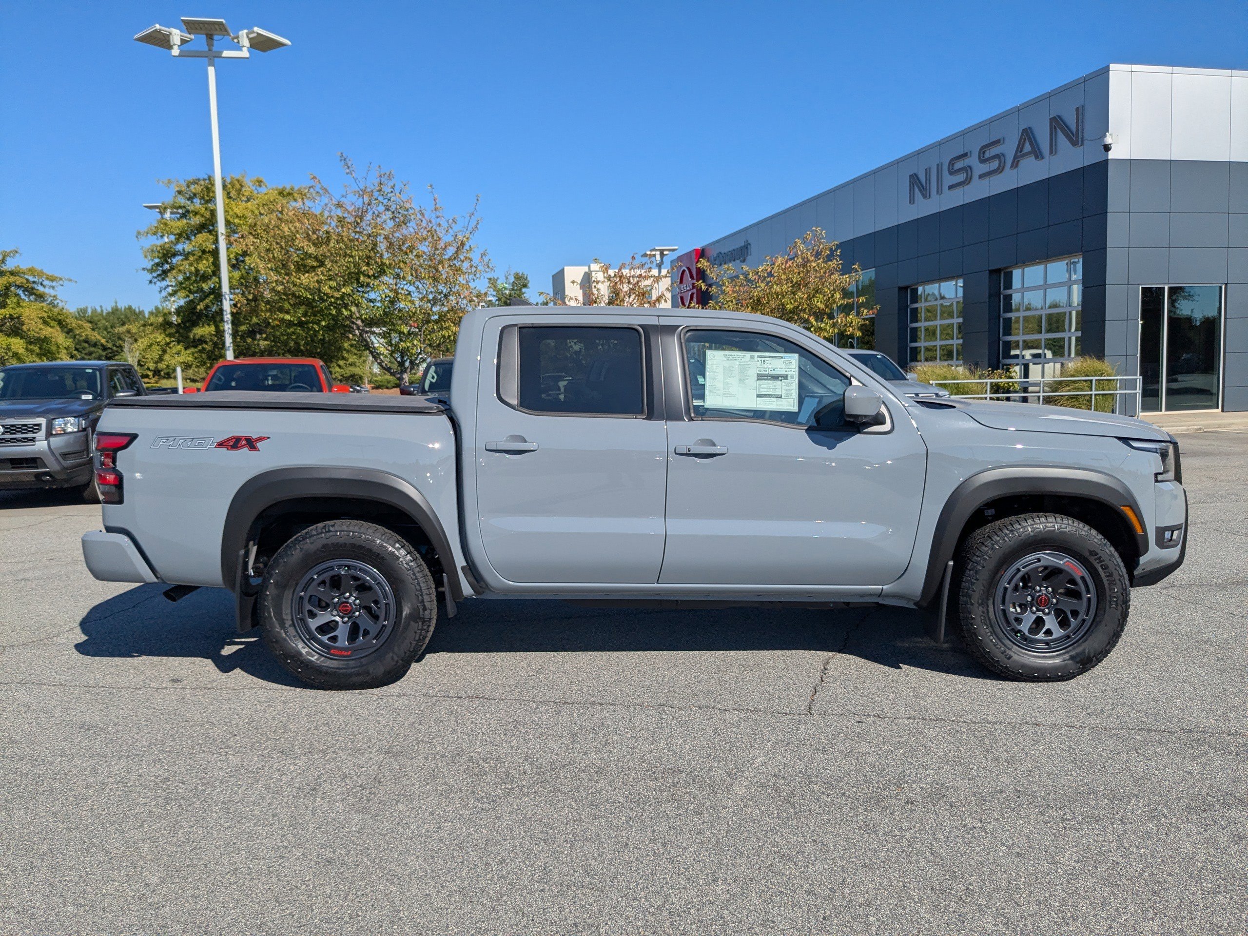 2026 Nissan Frontier Crew Cab PRO-4X photo 2