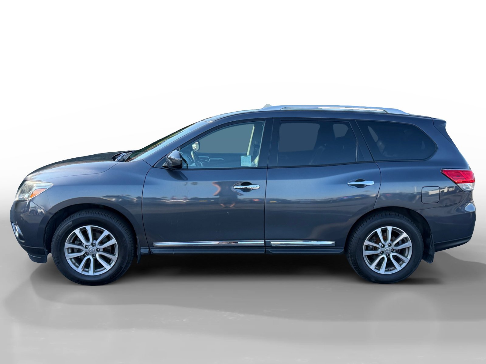 2014 Nissan Pathfinder SL photo 2