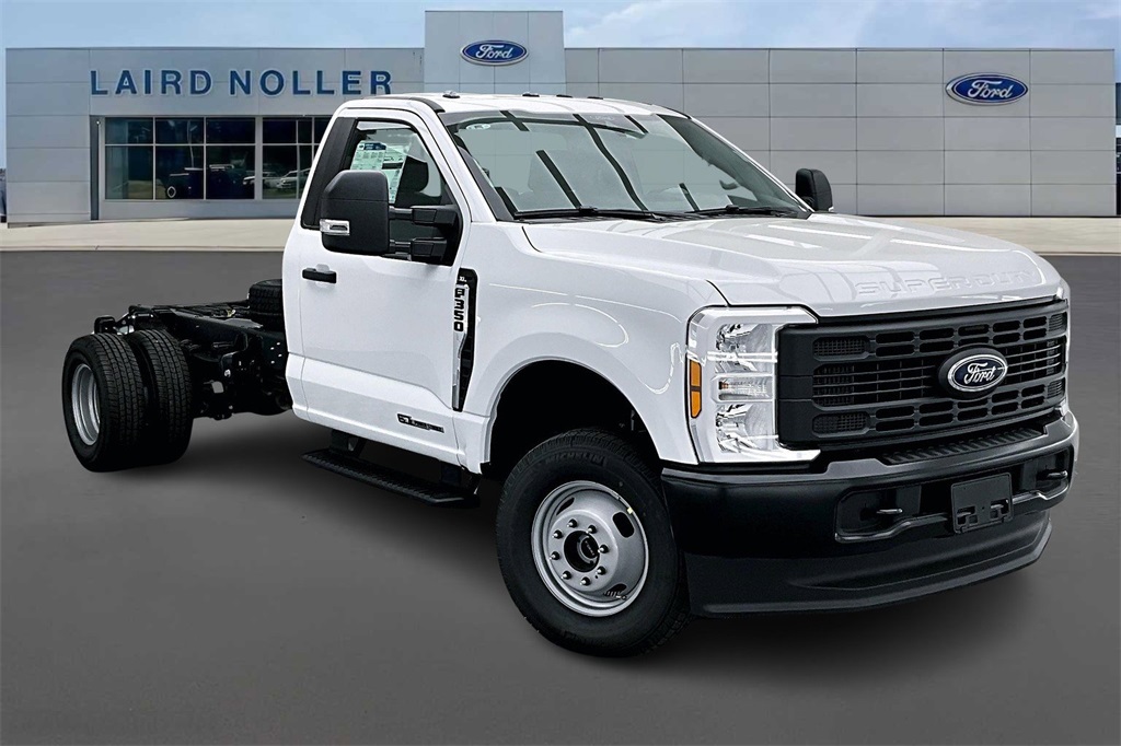 2025 Ford F-350 XL photo 2