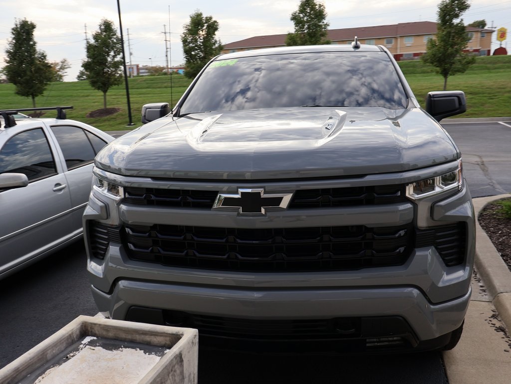 2024 Chevrolet Silverado 1500 RST photo 2