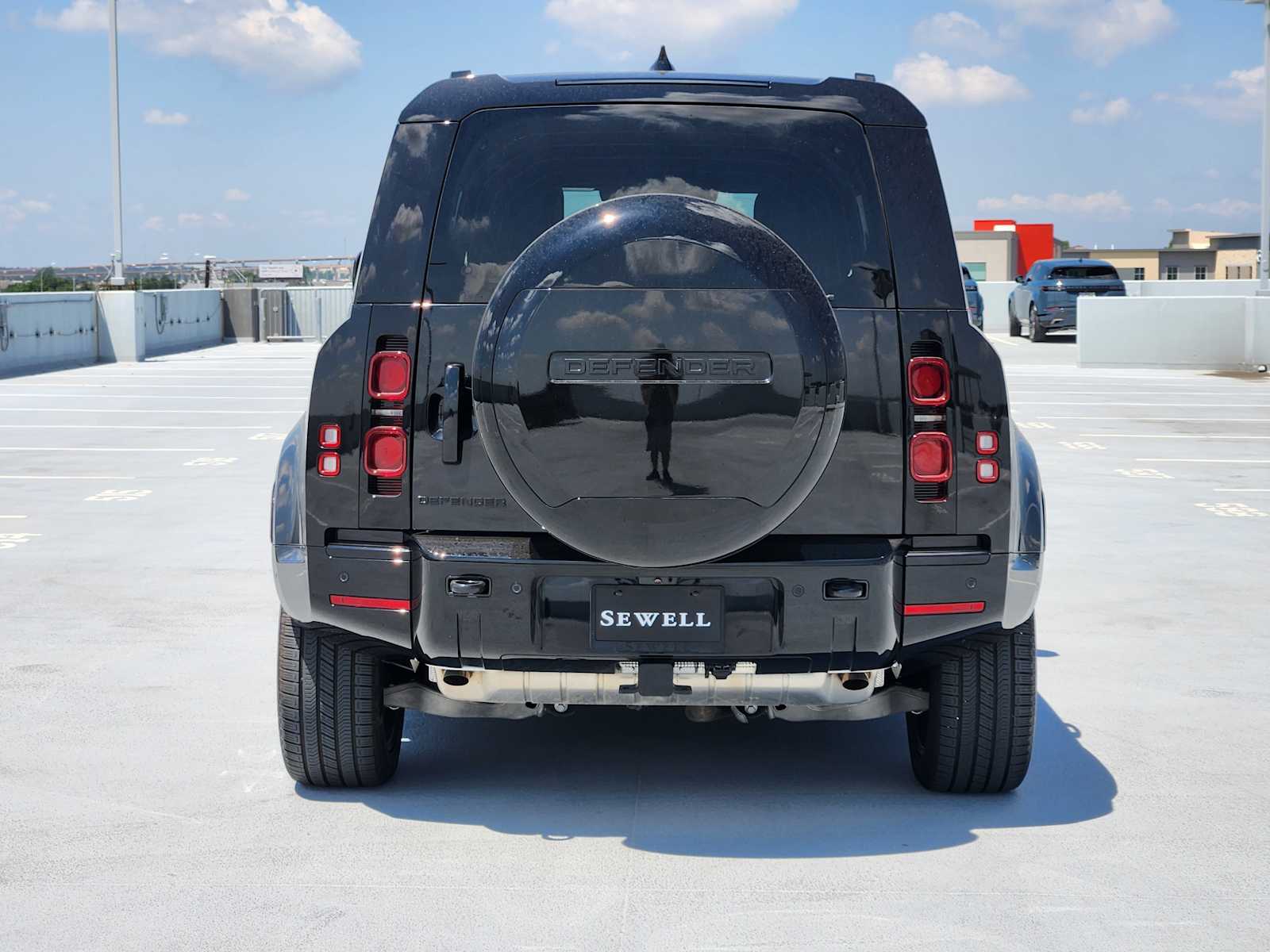 2025 Land Rover Defender 110 X-Dynamic SE photo 6