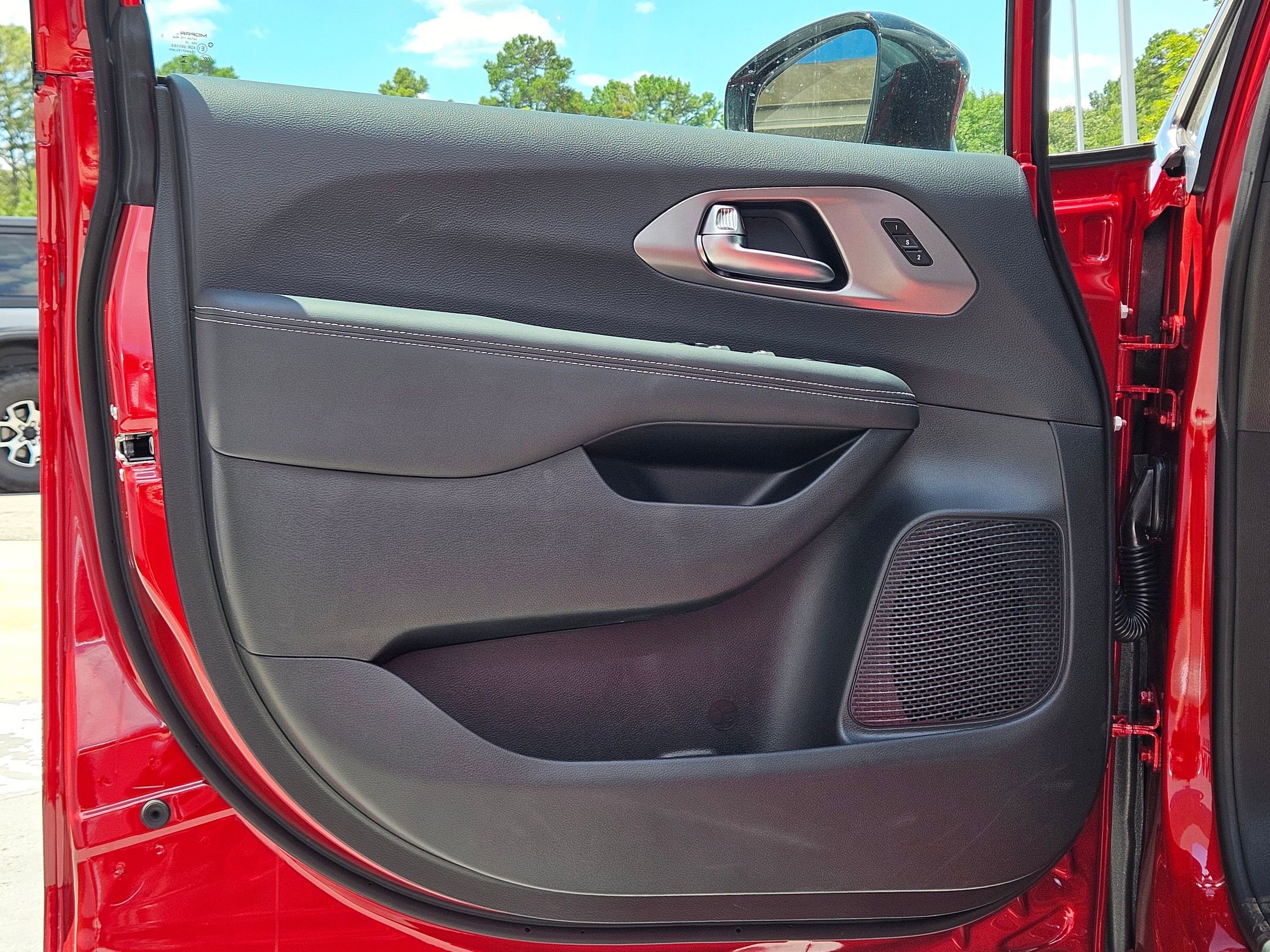 2025 Chrysler Pacifica photo 15