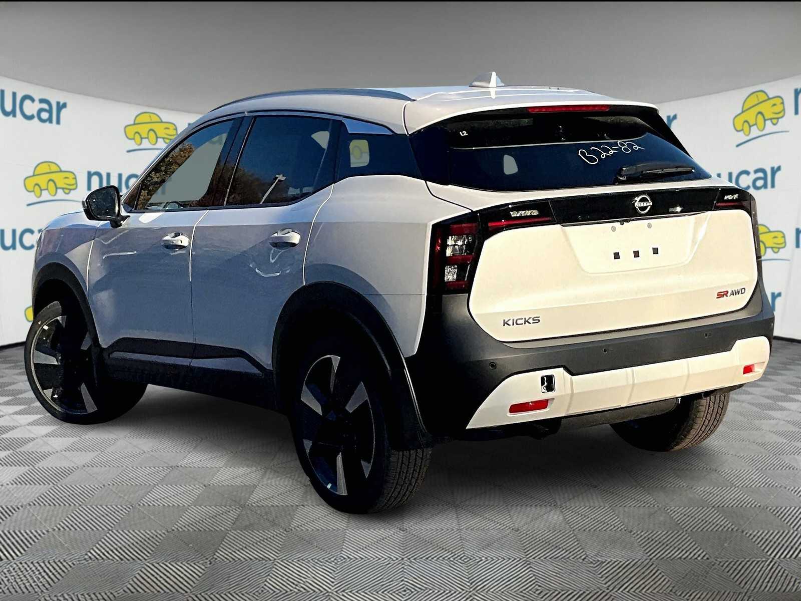 2025 Nissan Kicks SR photo 3