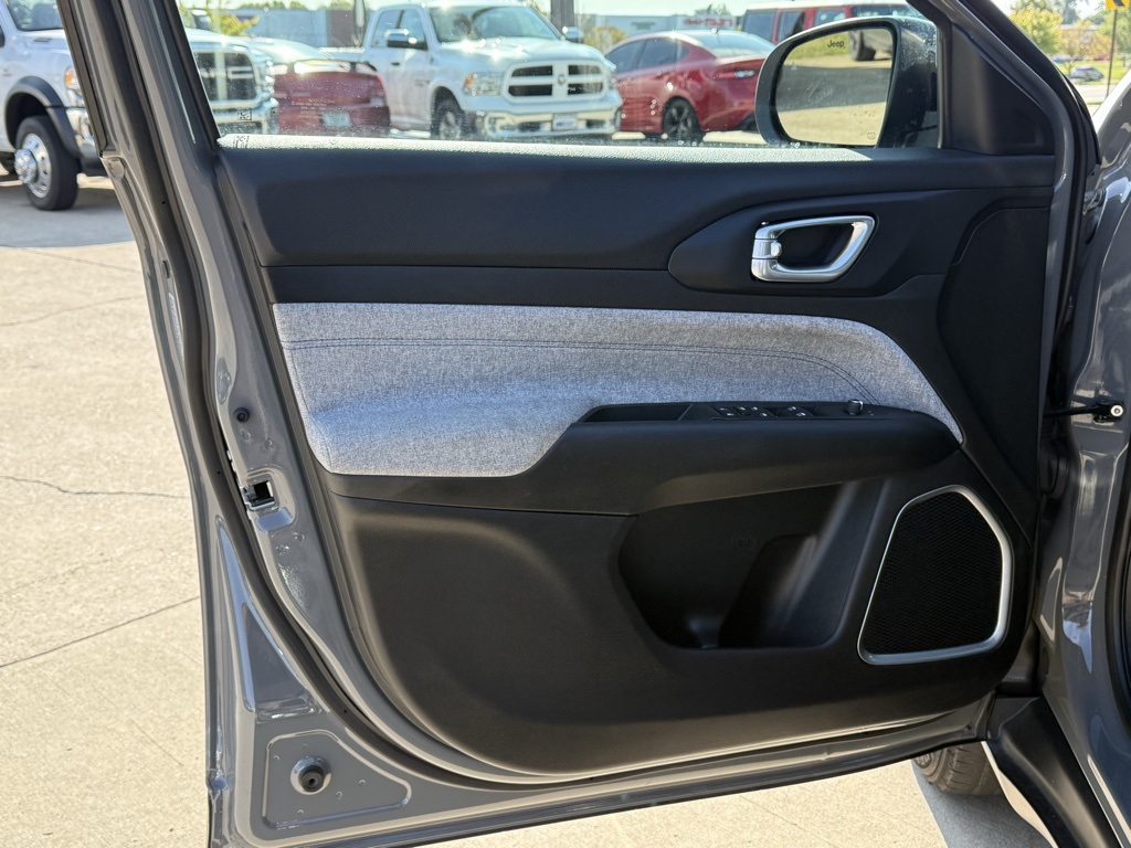 2024 Jeep Compass Latitude photo 12