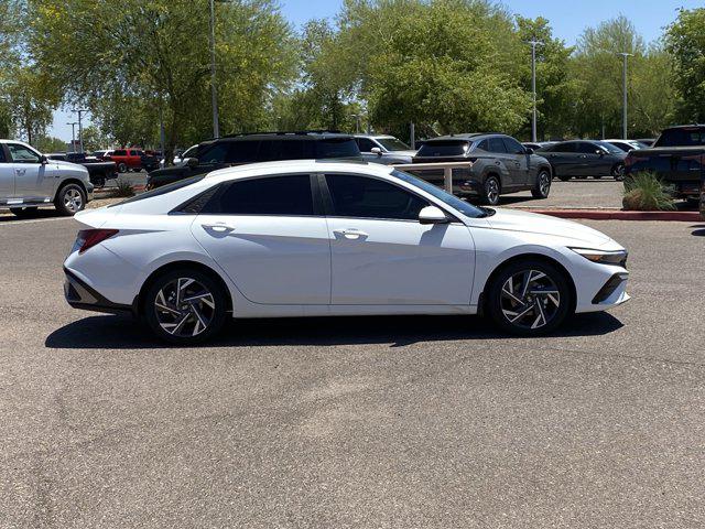 2025 Hyundai Elantra SEL Convenience photo 2