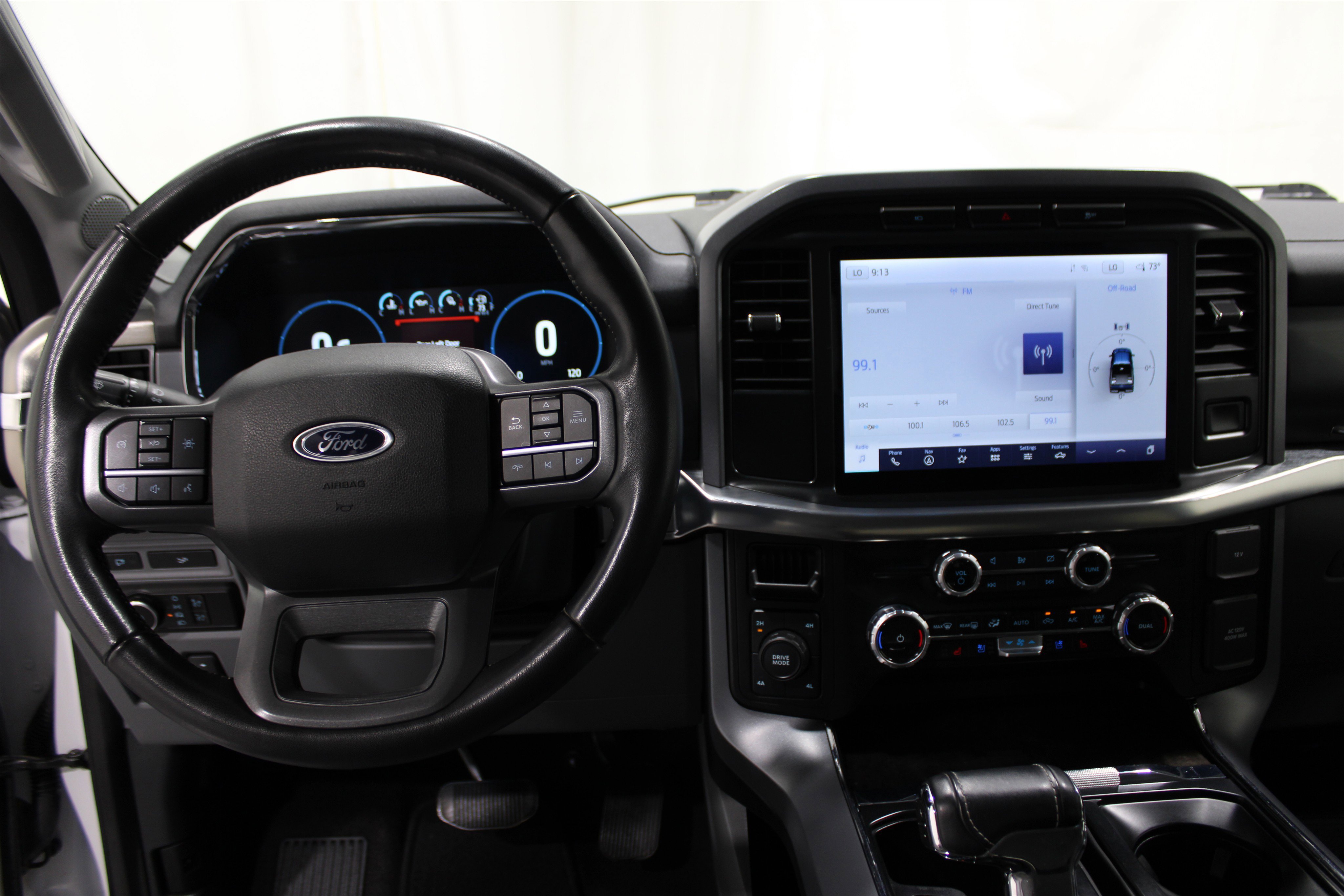 2023 Ford F-150 Lariat photo 2