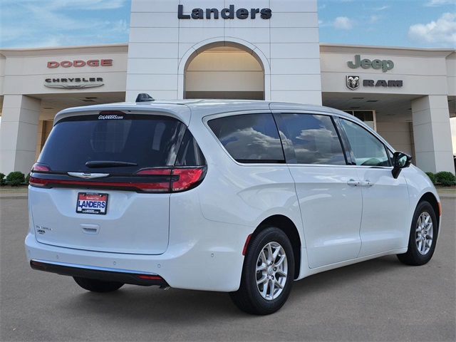 2025 Chrysler Pacifica photo 3