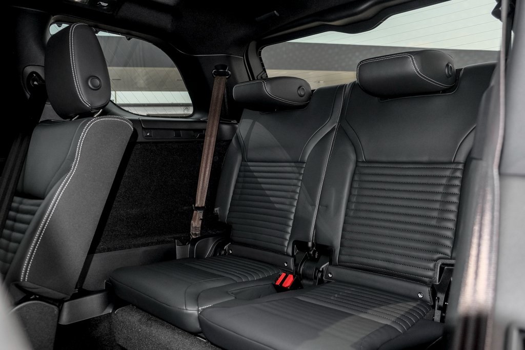 2025 Land Rover Discovery SE photo 13