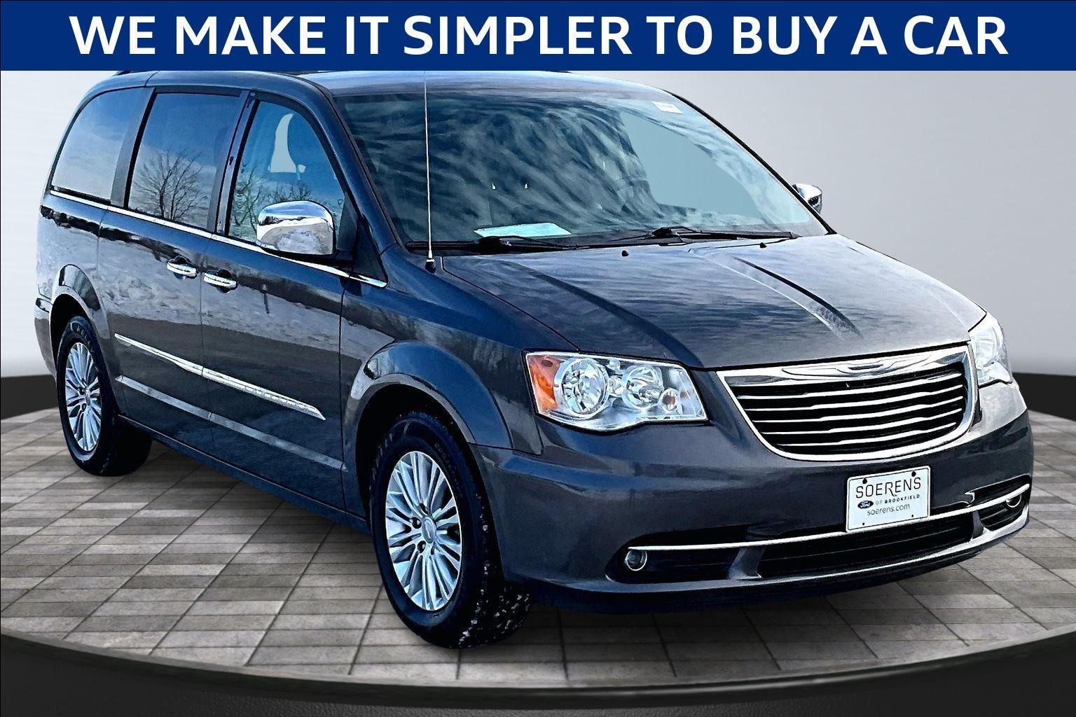 2015 Chrysler Town & Country Touring-L's photo