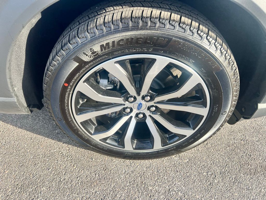 2025 Ford Explorer ST-Line photo 47