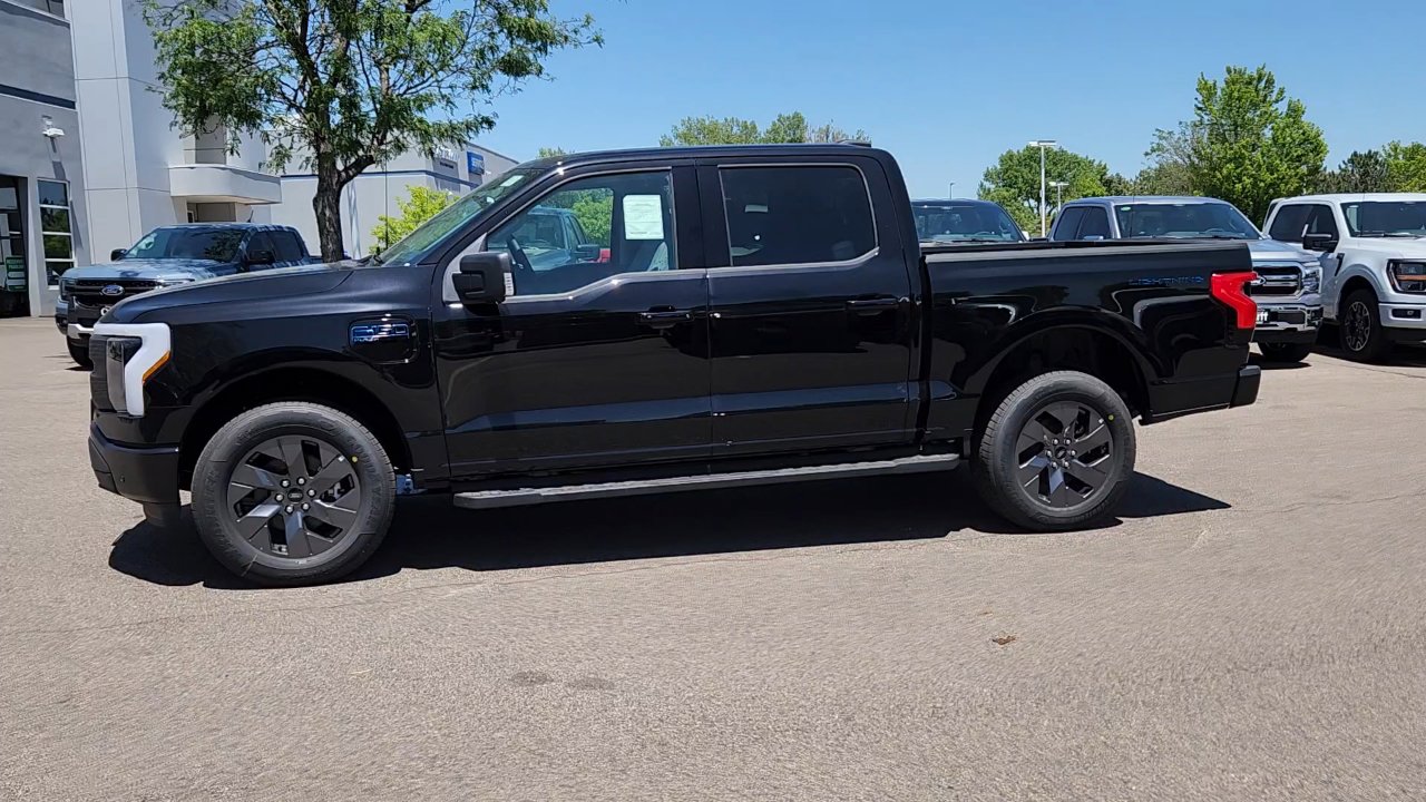 2025 Ford F-150 Lightning photo 2