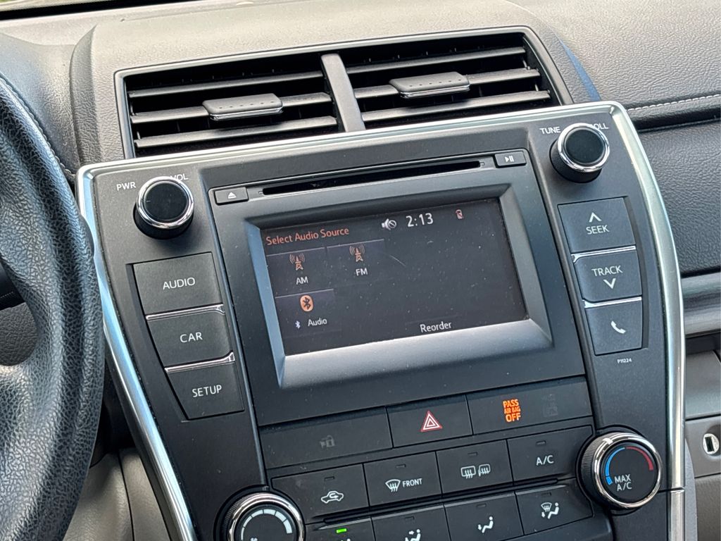 2016 Toyota Camry LE photo 17