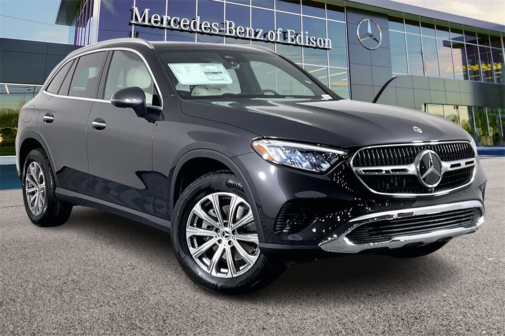 2026 Mercedes-Benz GLC Base's photo