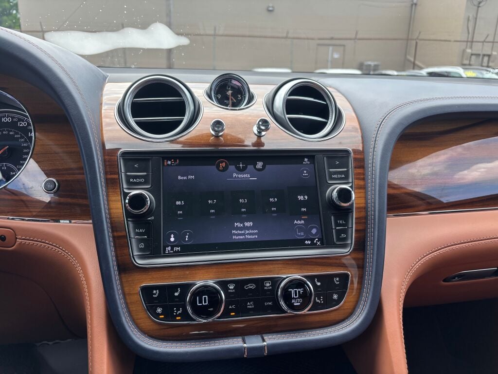 2019 Bentley Bentayga V8 photo 24