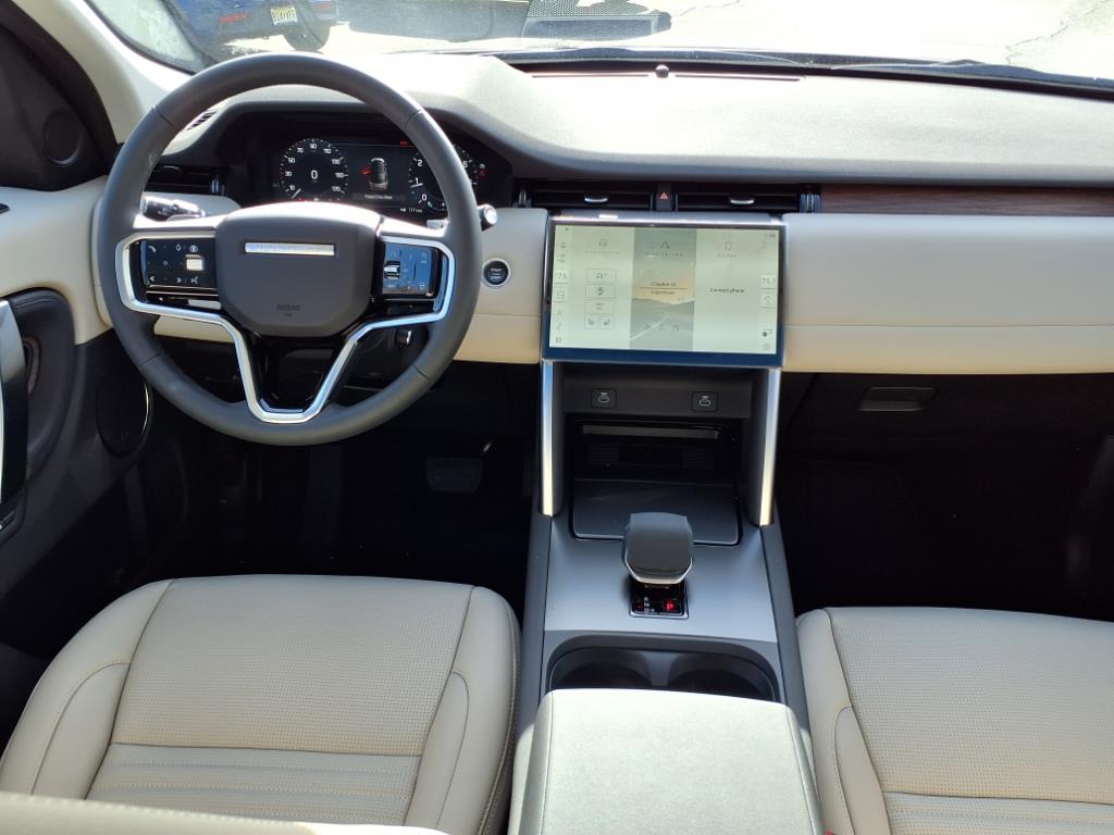 2025 Land Rover Discovery Sport S photo 4