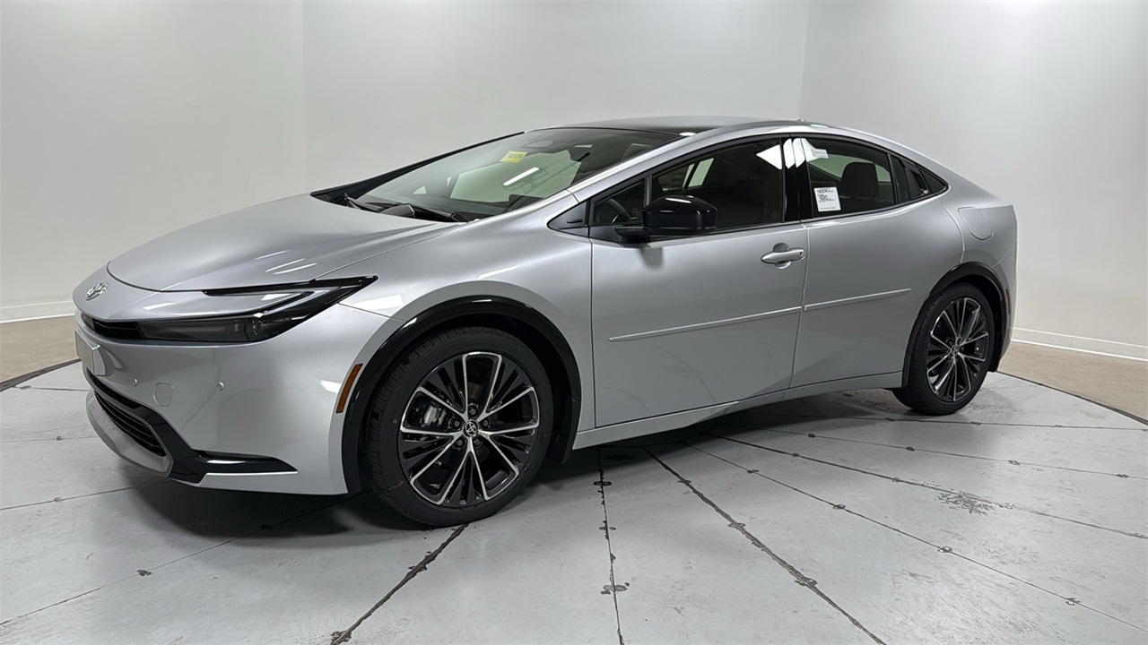 2026 Toyota Prius XLE's photo