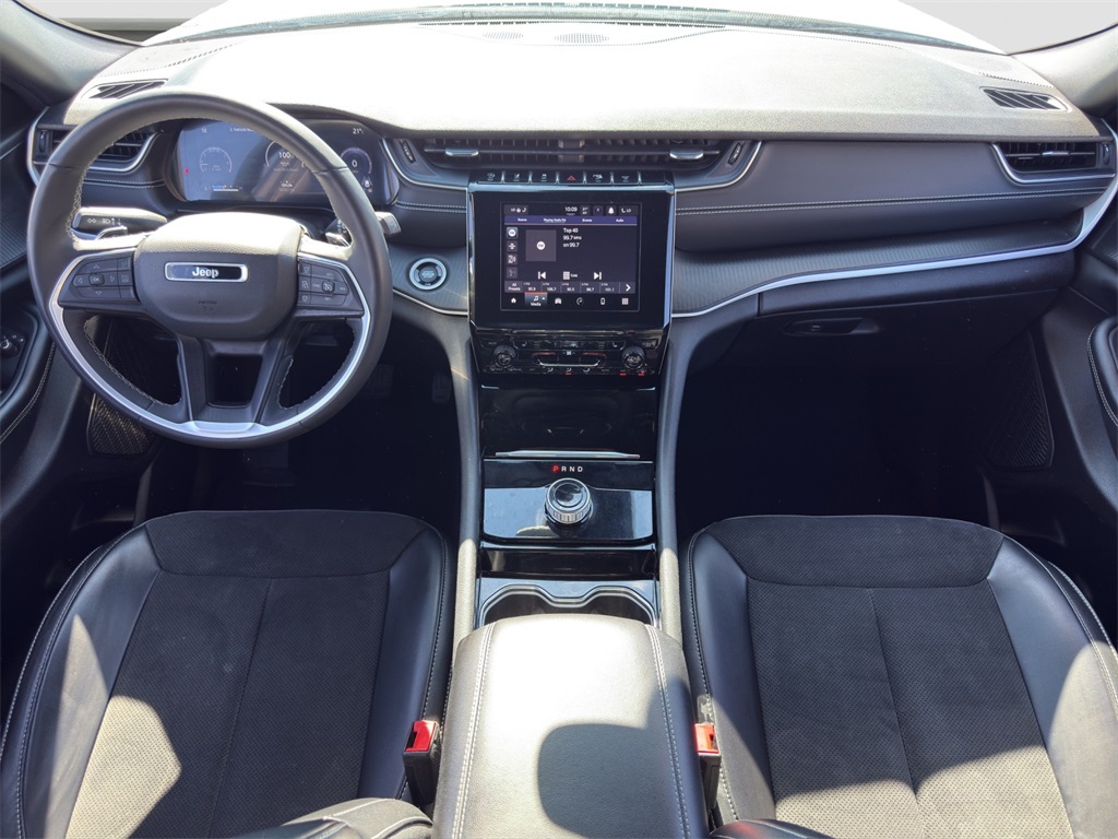 2023 Jeep Grand Cherokee Laredo Altitude photo 13