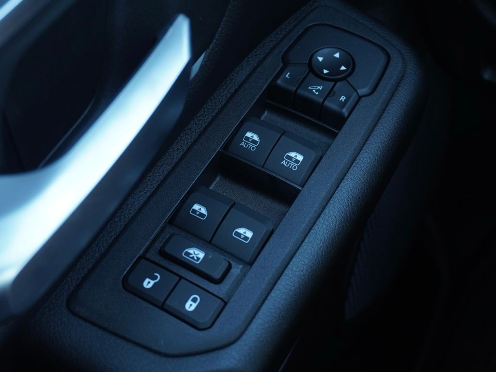 New 2026 Granite Crystal Metallic Clear-Coat Exterior Paint RAM Big Horn Sport Appearance Edition image 13