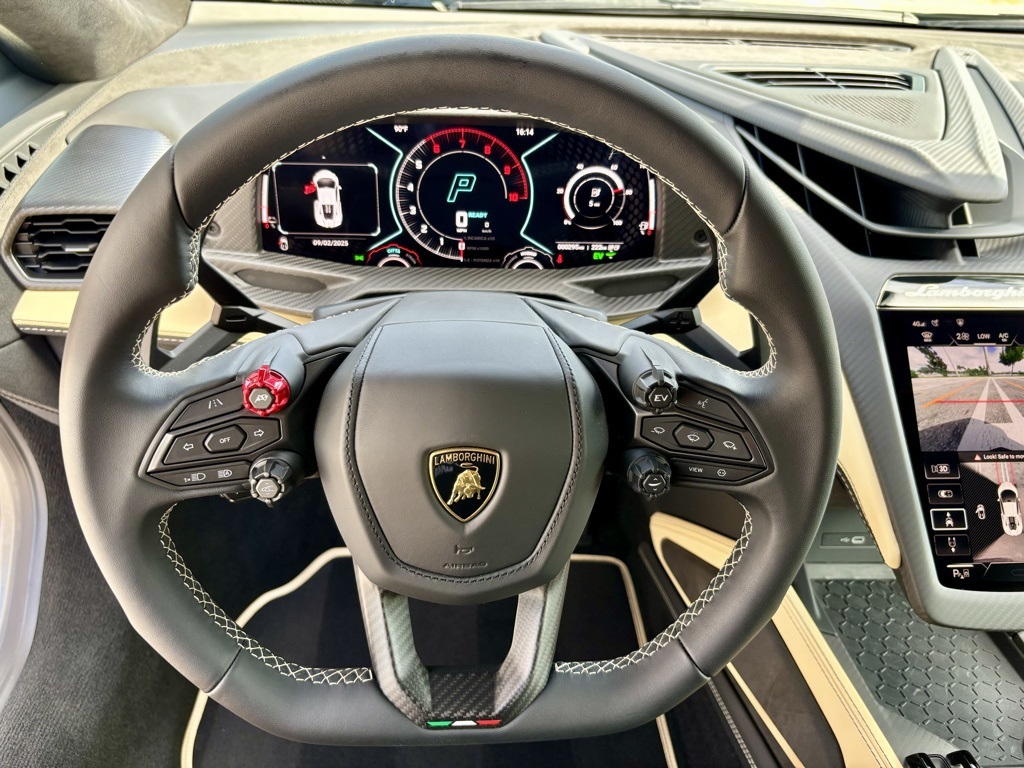 2024 Lamborghini Revuelto photo 17