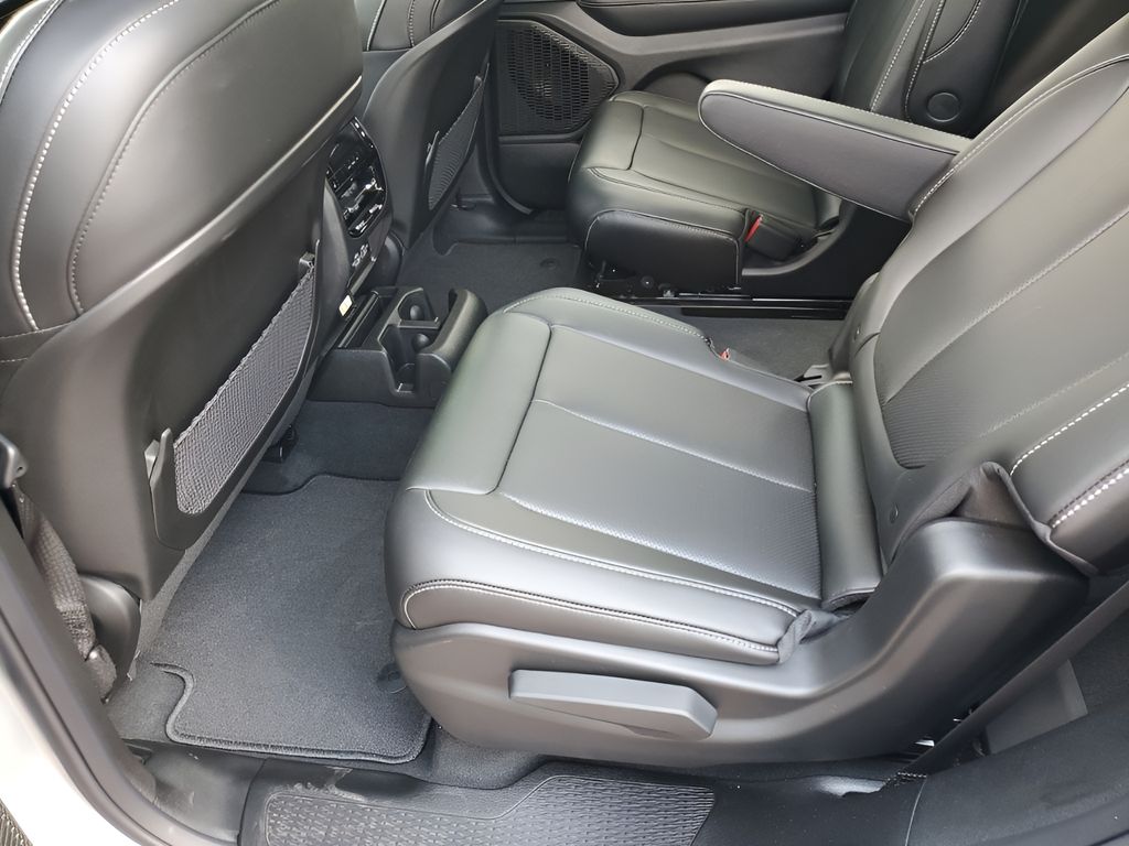 2025 Jeep Grand Cherokee Limited photo 18