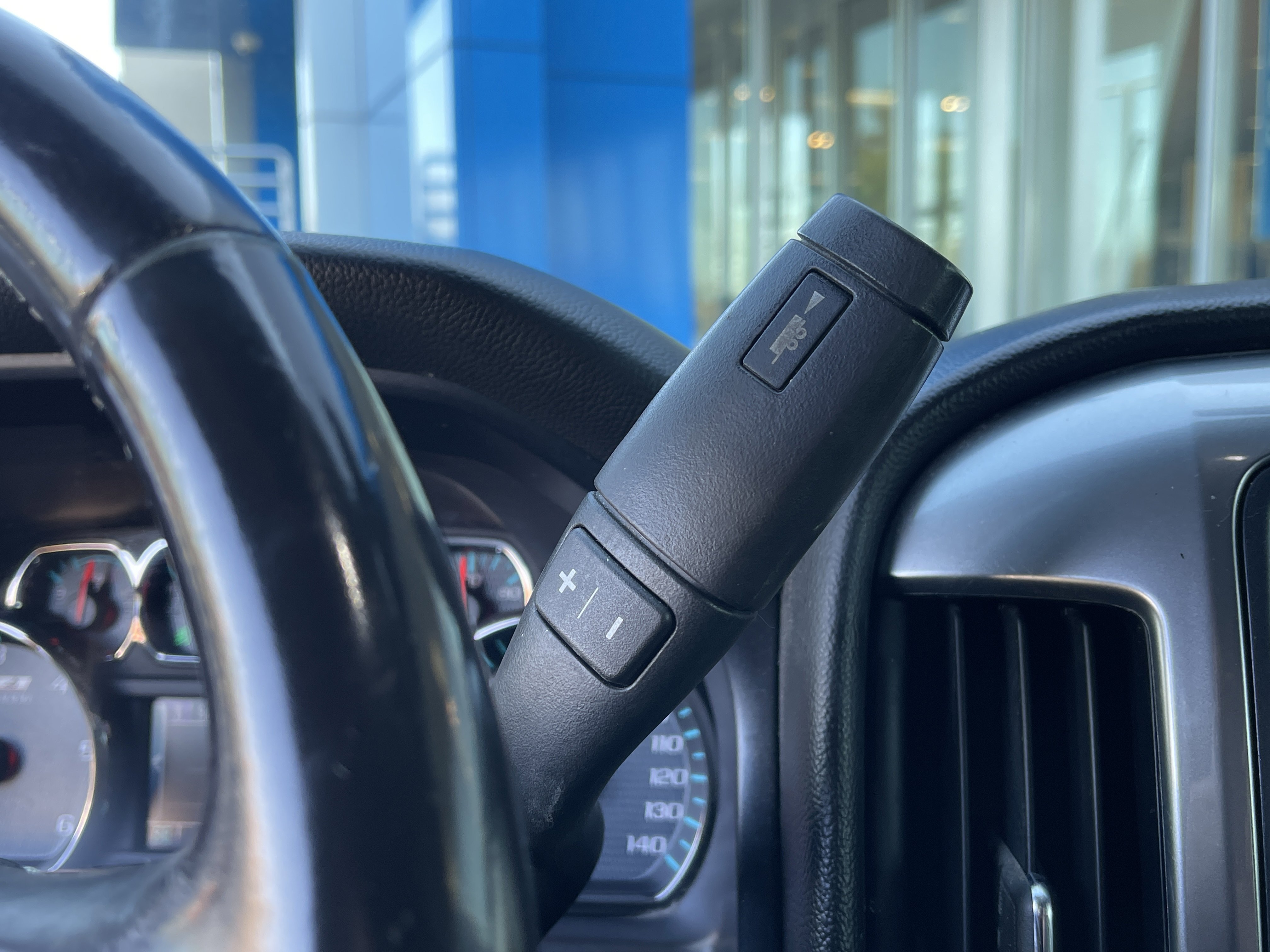 2017 Chevrolet Silverado 1500 LT photo 4