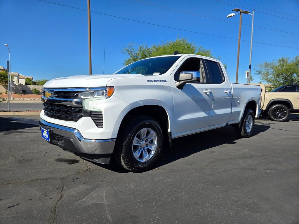 2022 Chevrolet Silverado 1500 LT photo 2