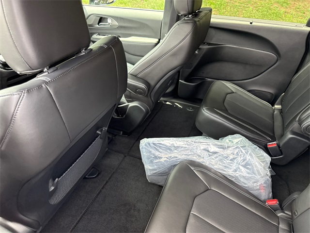 2025 Chrysler Voyager LX photo 27