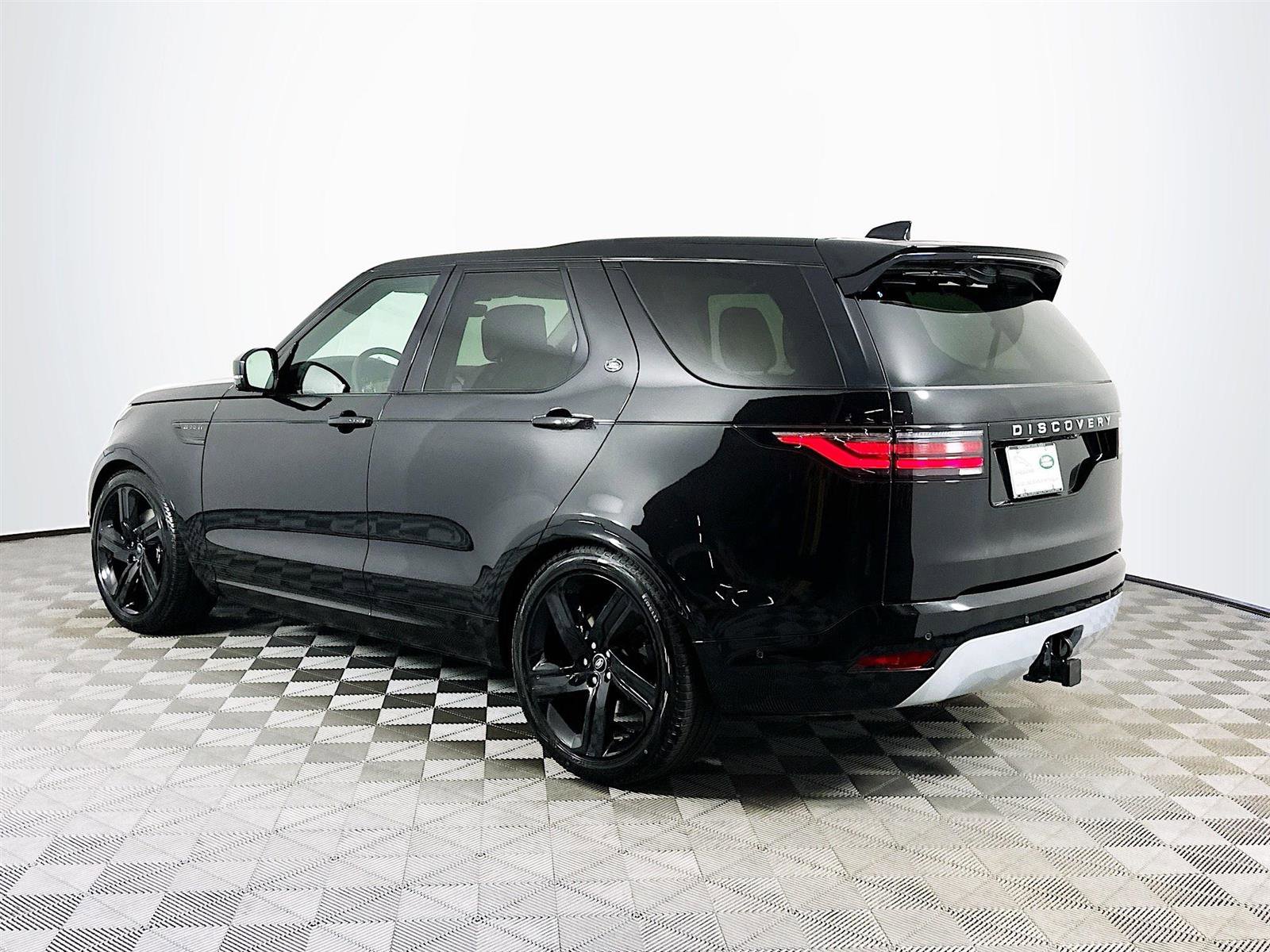 2025 Land Rover Discovery Metropolitan Edition photo 6