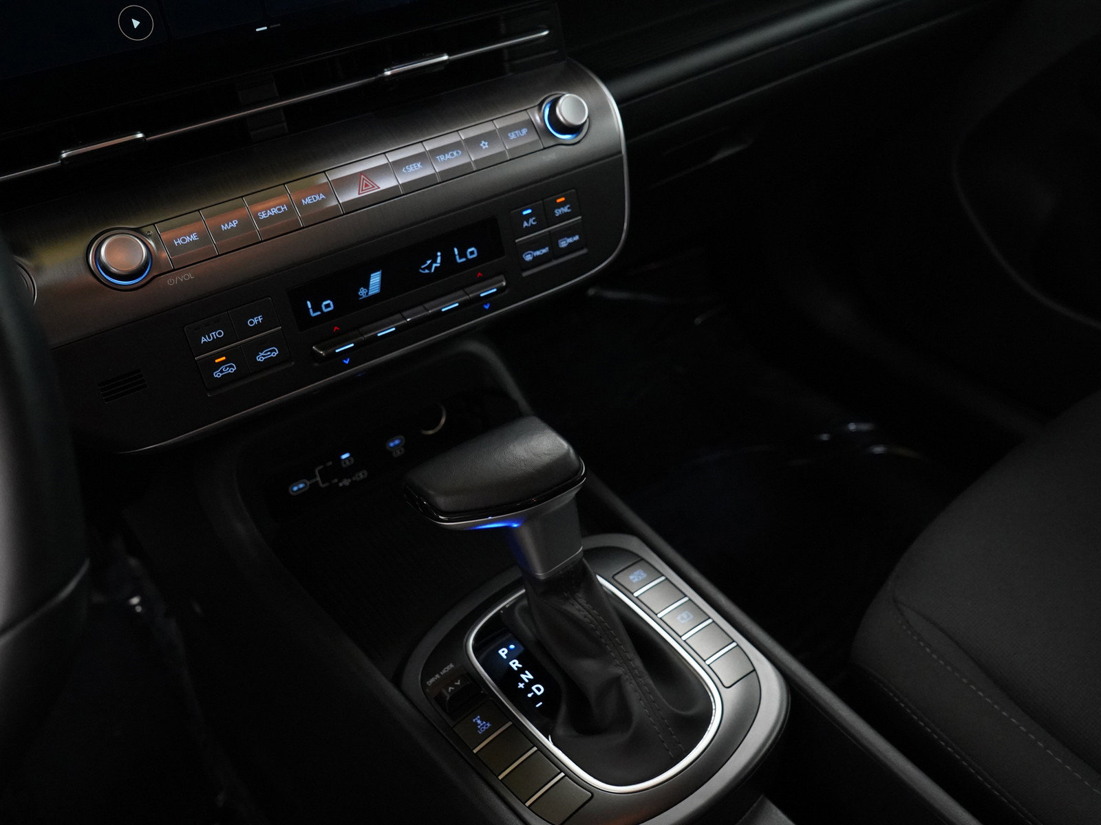 2024 Hyundai Kona SEL photo 24