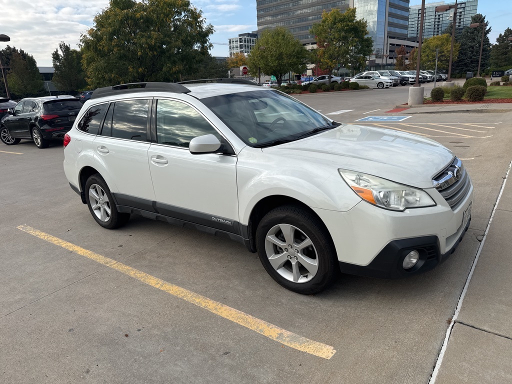 2013 Subaru Outback 2.5i Premium photo 2