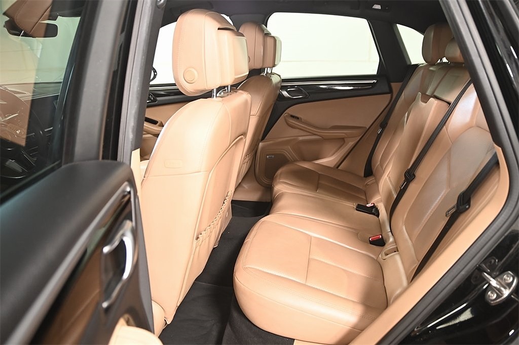 2019 Porsche Macan Base photo 17