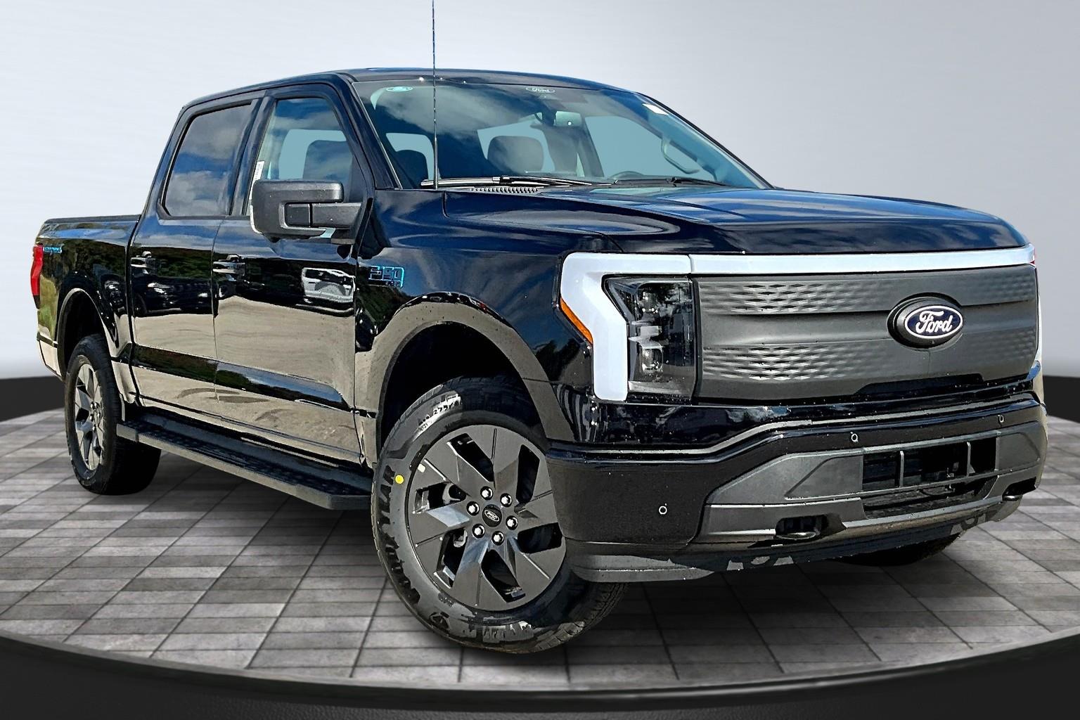 2025 Ford F-150 Lightning Flash's photo
