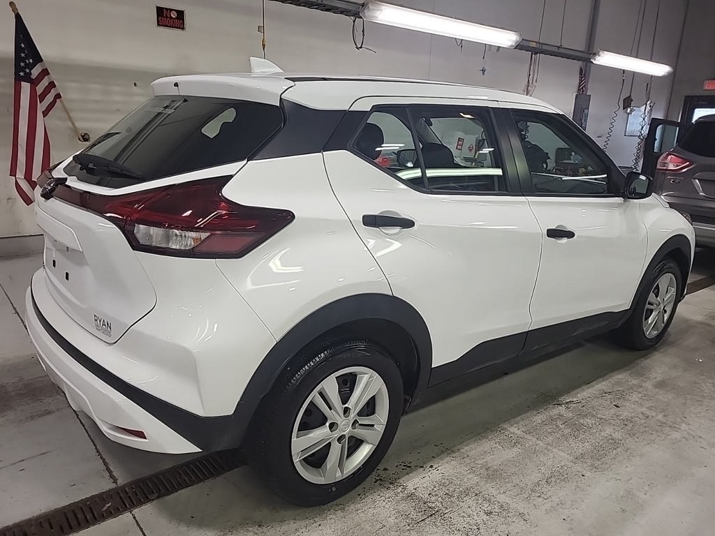 2024 Nissan Kicks S photo 3