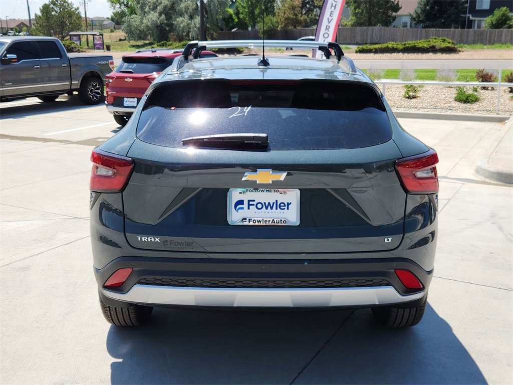 2025 Chevrolet Trax LT photo 6