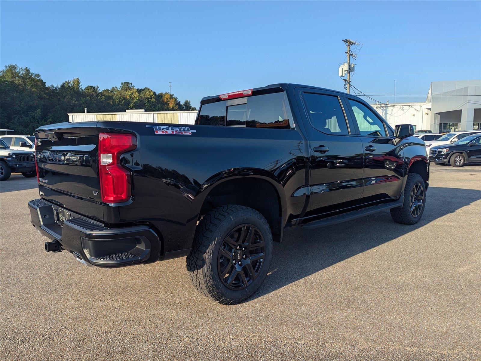 2026 Chevrolet Silverado 1500 LT Trail Boss photo 2