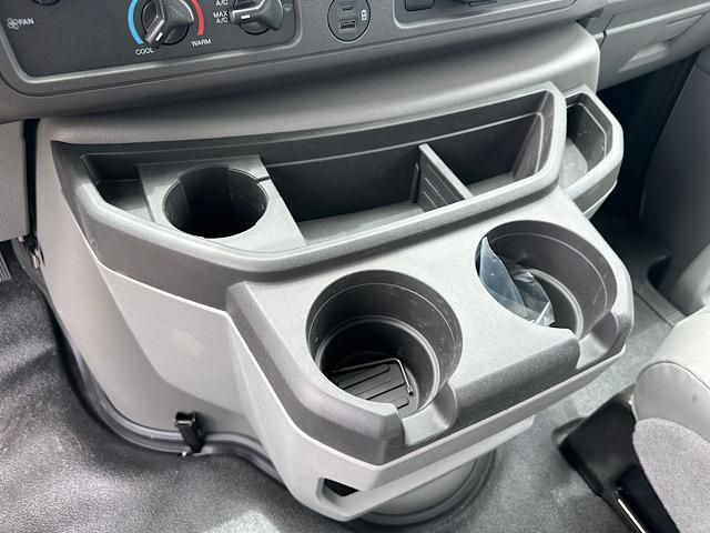 2024 Ford E-450 Cutaway photo 31