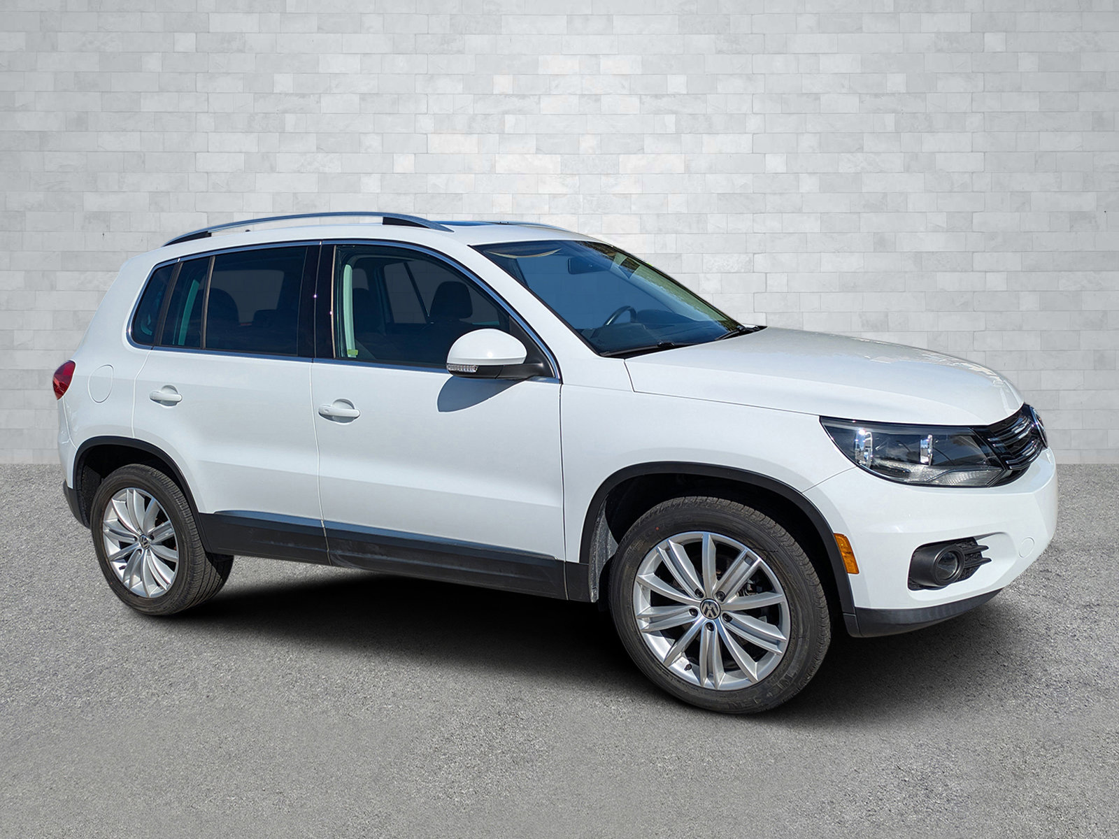 2015 Volkswagen Tiguan SEL's photo