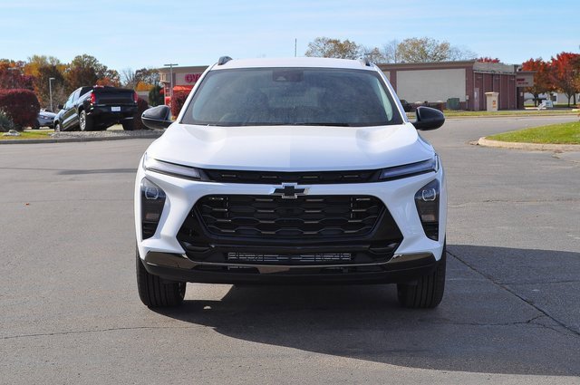 2026 Chevrolet Trax ACTIV photo 2