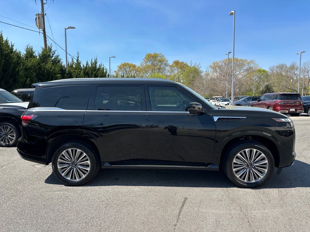 2025 Infiniti QX80 Luxe photo 2